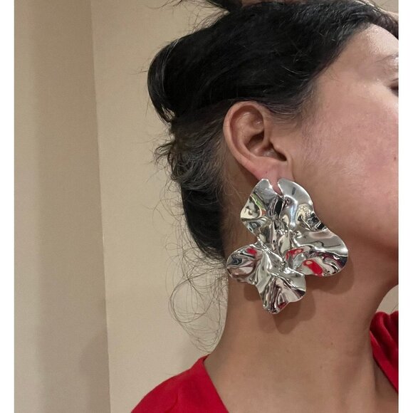 Big Silver stud earrings huge statement bold large abstract petal chunky shiny - Picture 1 of 5